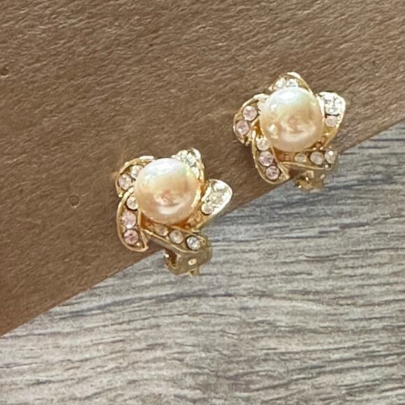 BOGO FREE FLORAL PEARL CRYSTAL CLIP ON EARRINGS - Picture 4 of 5